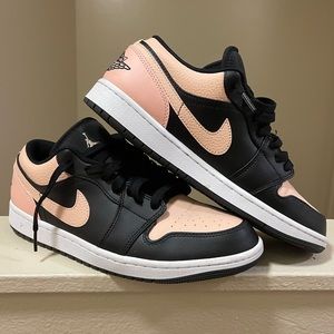 ▪️Air Jordan 1 Low 'Crimson Tint' …. size 9.5 men▪️